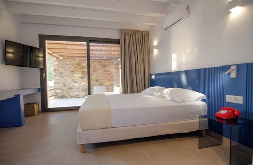 Mylopotas Hotel | FarOut BeachClub - Rooms & Camping