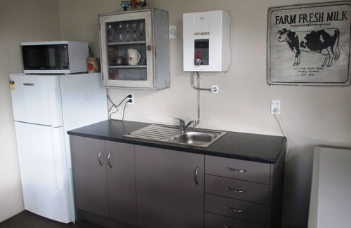 Piopio Hotel | Fat Owl Motel, Bar & Eatery