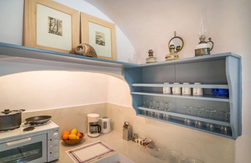 Finikia House | Fava Eco Suites - Master Suite with Outdoor Private Jetted Tub