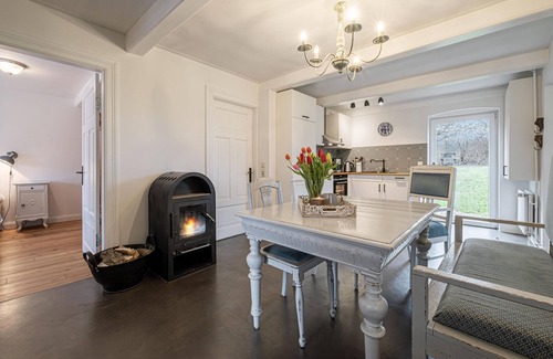 Steinbergkirche Apartment | Favorite place by the sea - country house on Mühlendamm with fenced, quiet garden