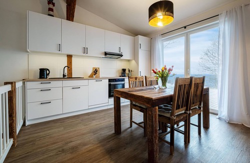 Steinbergkirche Apartment | Favorite place by the sea - west barn on Mühlendamm with sea view, stove and sauna