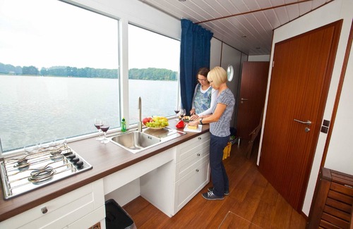 Zeuthen Boat Rental | Febomobil 1180 - license-free houseboat - KUHNLE-TOURS Zeuthen
