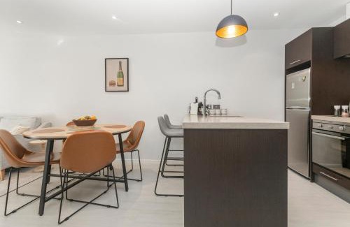 Newton Apartment | Feel at Home with Aircon, Pool, Gym, WiFi