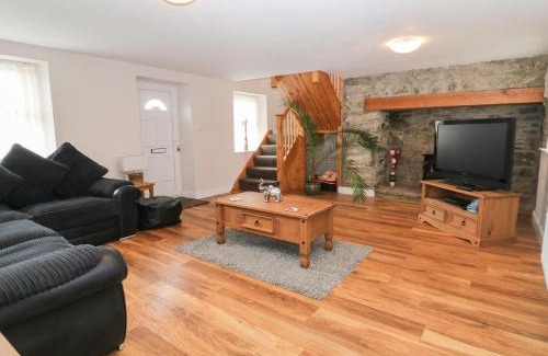 Caergeiliog House | Felin Manaw