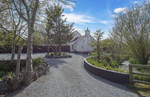 Llanfaelog House | Felin Traeth Cottage