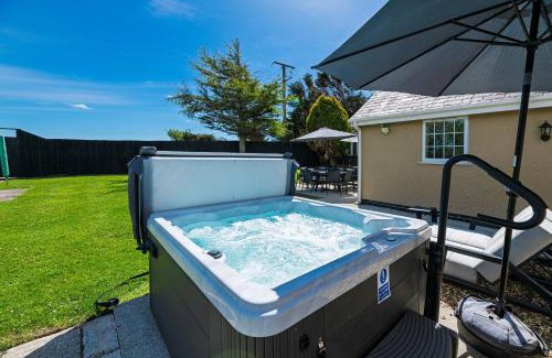 Llanfaelog House | Felin Traeth Cottage