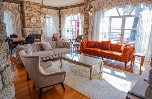 Cesme Villa | Fener burnunda Denize sıfır orjinaltaş malikane