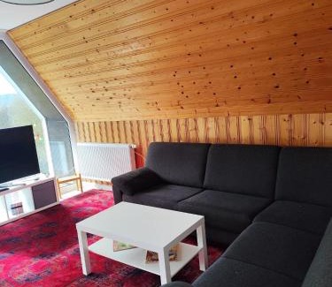 Sulzdorf an der Lederhecke House | Ferienhaus Eulenburg am Reuthsee