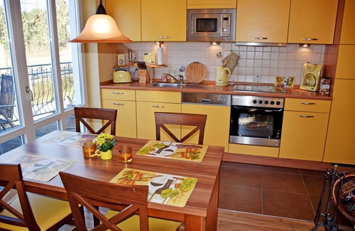Rugen Island Apartment | Ferienappartement Sonnenstrahl with sauna and balcony - Gutshaus-Appartem. mit