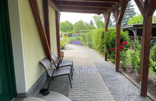 Bautzen House | Ferienhaus Amare mit Fasssauna, eigener Terrasse & Kamin