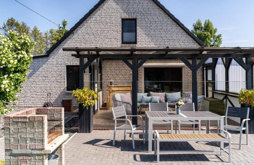 Zirkow Apartment | Ferienhaus Landlust - Erholung mit Fasssauna und Whirlpool nahe Binz!