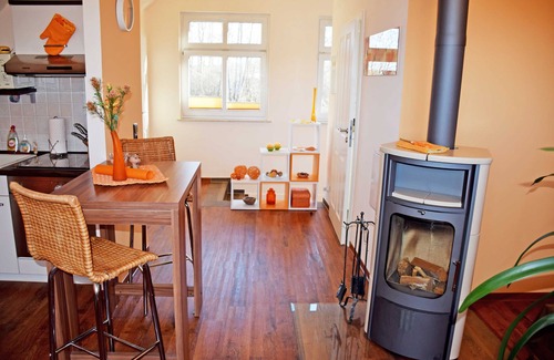 Rugen Island Apartment | Ferienhaus Regenbogen mit Kamin und Terrasse - Manor house apartment with fireplace,