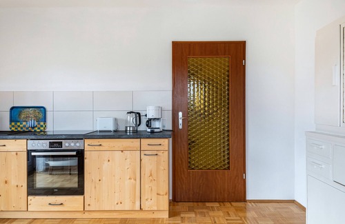 Radmuhl Apartment | Ferienhof im Salzbachtal – Wildbiene für bis zu vier Personen