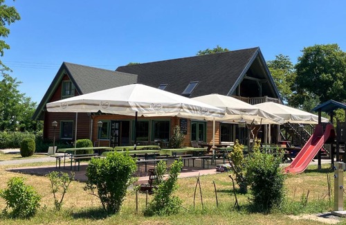 Alt Zeschdorf Other | Ferienunterkunft Mietwohnwagen mit Dusche und WC Typ Storch