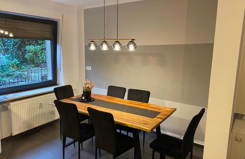 Gotterswickerhamm Villa | Ferienvilla Whirlpool Fasssauna direkt am Rhein