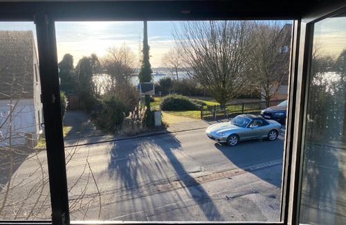 Gotterswickerhamm Villa | Ferienvilla Whirlpool Fasssauna direkt am Rhein