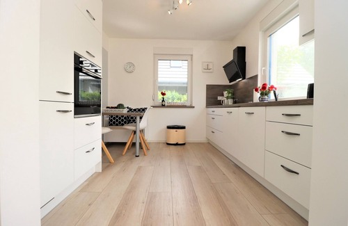 Neuhaus Apartment | Ferienwohnung mit Terrasse und Garten in Strandnaher Lage