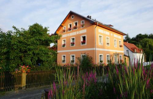 Kurort Gohrisch Apartment | Ferienwohnung am Dorfplatz