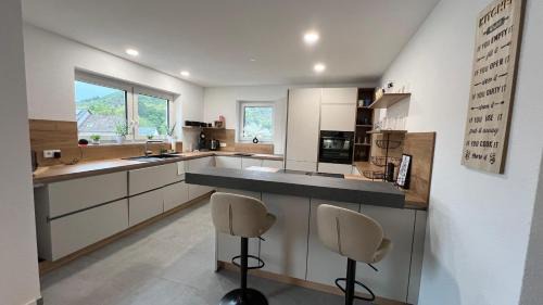 Altenahr Apartment | Ferienwohnung am Teufelsloch mit 2 Schlafzimmern und 2 Schlafcouchen a 1,4m