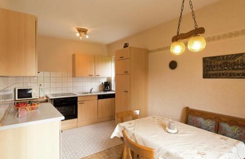 Hesborn Apartment | Ferienwohnung im Sauerland Hillside