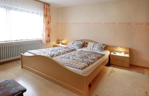 Hesborn Apartment | Ferienwohnung im Sauerland Hillside