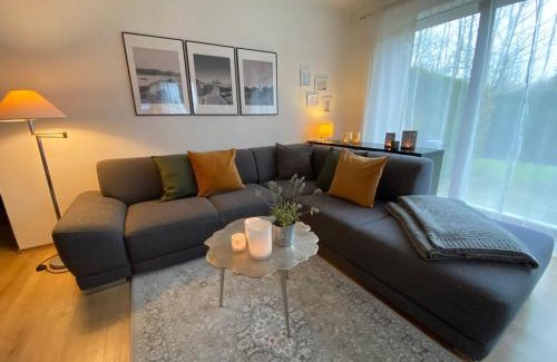 Gustow Apartment | Ferienwohnung-Kapitaen-Hook-mit-Sonnenterrasse-Garten-zwischen-Strand-Wald-Wiese-auf-Ruegen