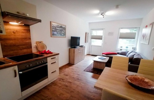 Zutzen Apartment | Ferienwohnung Kirsche - On the fruit tree