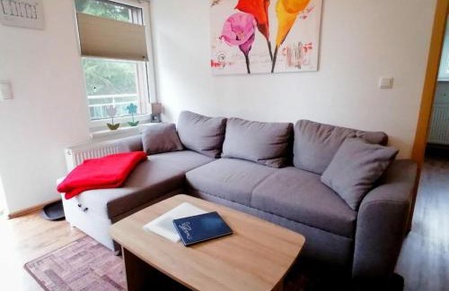 Zutzen Apartment | Ferienwohnung Kirsche - On the fruit tree