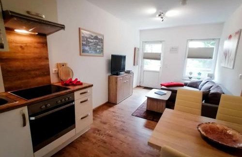 Zutzen Apartment | Ferienwohnung Kirsche - On the fruit tree