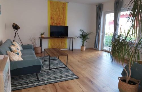 Wasserlos Apartment | Ferienwohnung mit Terrasse am Rosengarten