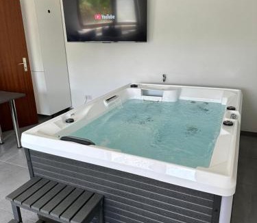 Glindfeld Apartment | Ferienwohnung mit Whirpool und Fasssauna - Medebach