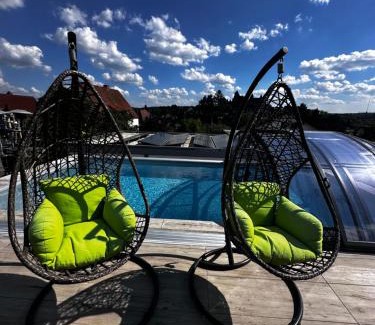 Braunfels Apartment | Ferienwohnung Schlossblick - 4 Sterne Sauna Pool Whirlpool exklusiv