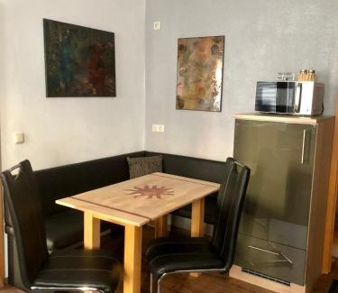 Kranichfeld Apartment | Ferienwohnung und Kunstgalerie