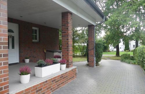 Schwanewede Apartment | Ferienwohnung unter den Eichen