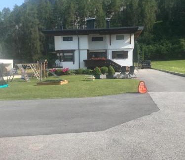 Nassereith Apartment | Ferienwohnungen Schleich