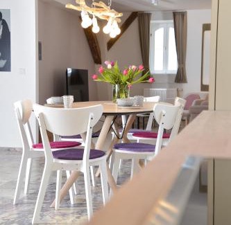 Merzig Apartment | Ferienwohnungen Stadt Merzig Appartement Piatti und Appartement Bücherliebe