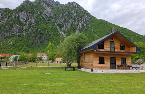 Shale House | Ferma e bleteve Stomici