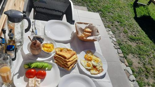 Shale House | Ferma e bleteve Stomici