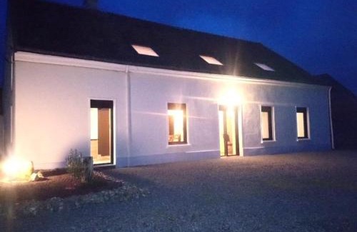 Savigne-lʼEveque House | Fermette de charme rénovée avec grand terrain, 5 chambres, proche du circuit 24H du Mans - FR-1-410-304
