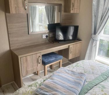 Stonham Aspal Other | Fern Lodge with Hot Tub