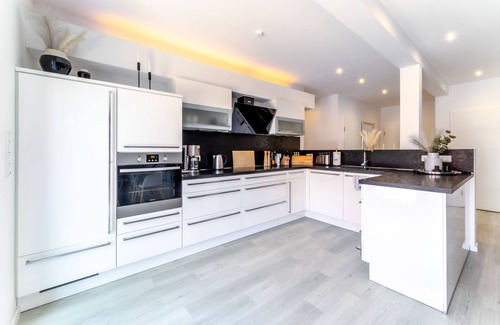 Emden Apartment | Fewo am Schwanenteich mit Dachterrasse