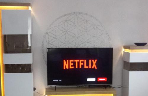 Germersheim Apartment | FeWo Blaue Oase, Netflix, Massagesessel, Whirlpool Badewanne