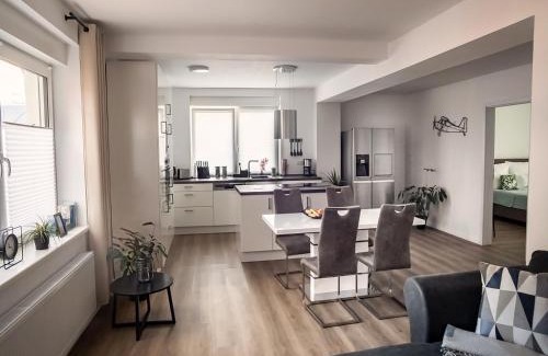 Cloppenburg Apartment | FeWo Citabria, elegante Wohnung, 2 Schlafzimmer, überdachte Terrasse