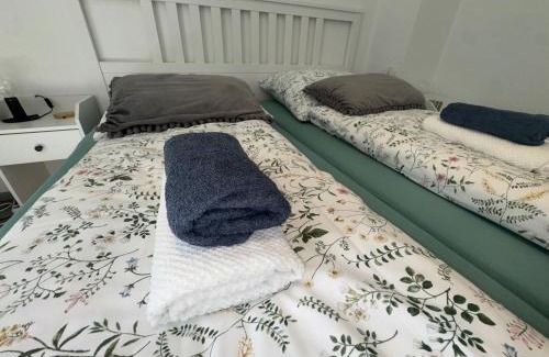 Jurgenohl Apartment | FeWo Elbo46 mit Balkon, Waschmaschine & Smart TV