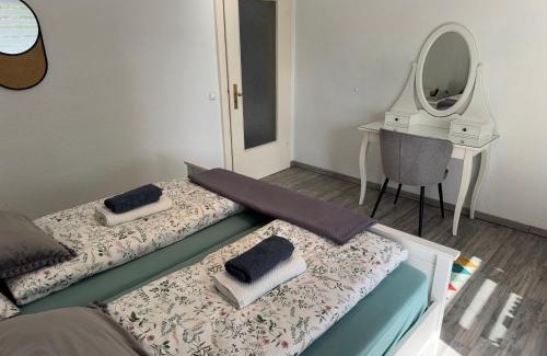 Jurgenohl Apartment | FeWo Elbo46 mit Balkon, Waschmaschine & Smart TV