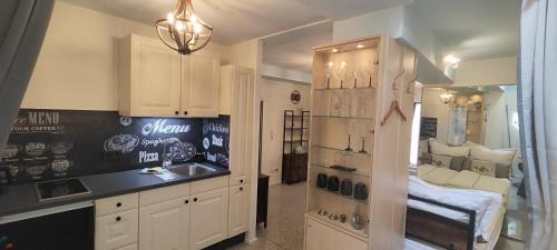 Ochsenfurt Apartment | FeWo MainTime Honeymoon mit Frühstückskorb