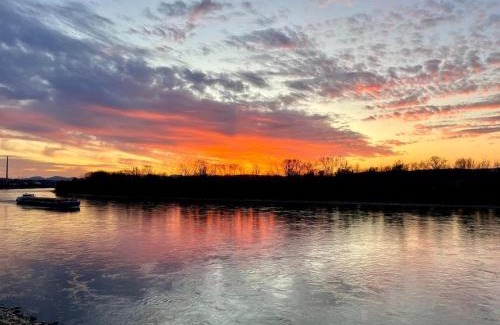 Urmitz Apartment | Fewo Rheinblick St Nikolaus Str