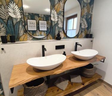 Malter Apartment | FeWo "Waldblick" und "Gartenblick" mit Pool und Kinderspielplatz