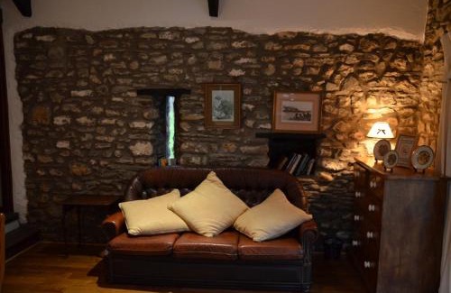 Llanpumsaint House | Fferm Y Felin