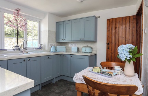 Caergeiliog Cottage | FFRWD, pet friendly, with open fire in Rhosneigr
